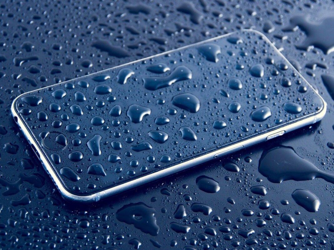 ¿Cómo saber si mi celular se daño con el agua o fue mojado? 3